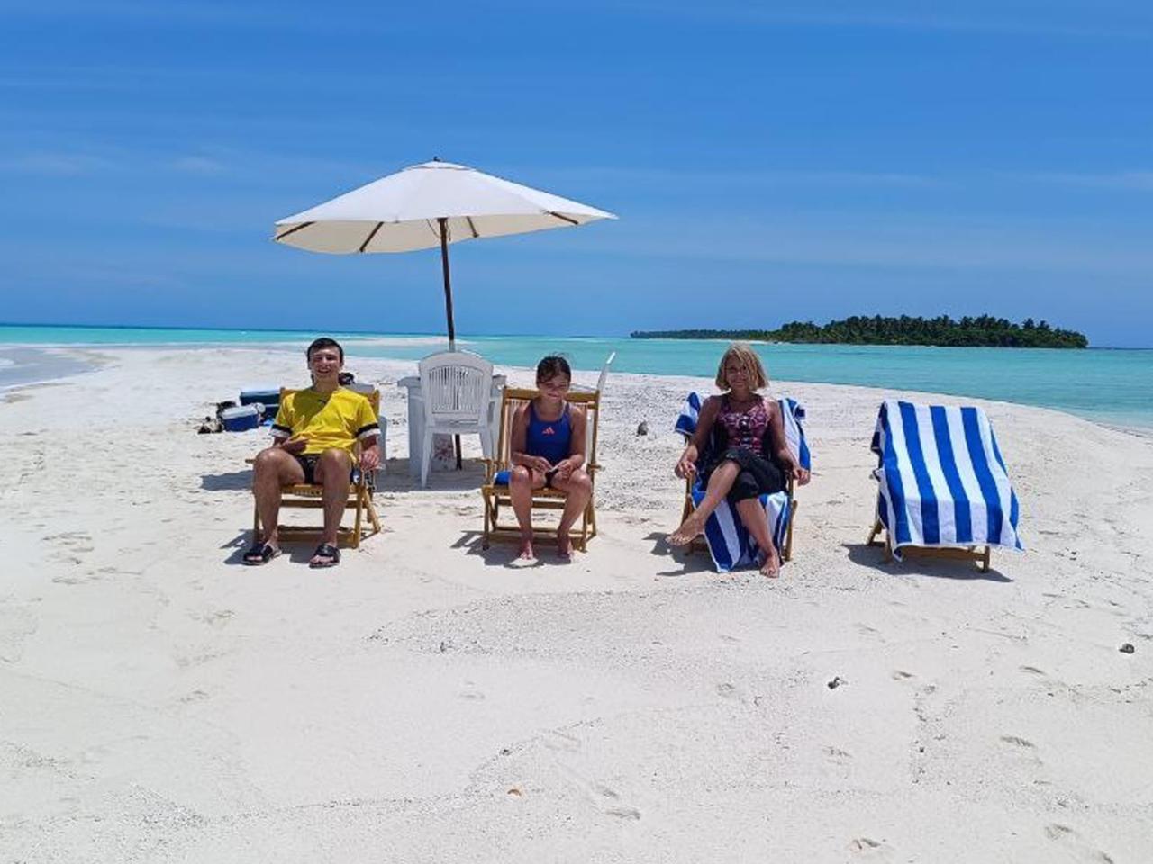Rindali - The Speedboat From Male To The Hotel Departs At 1130 Every Monday Thursday And Saturday And From The Hotel To Male At 0630 And Five Domestic Flights Are Available Every Day Olhuveli  Exterior photo