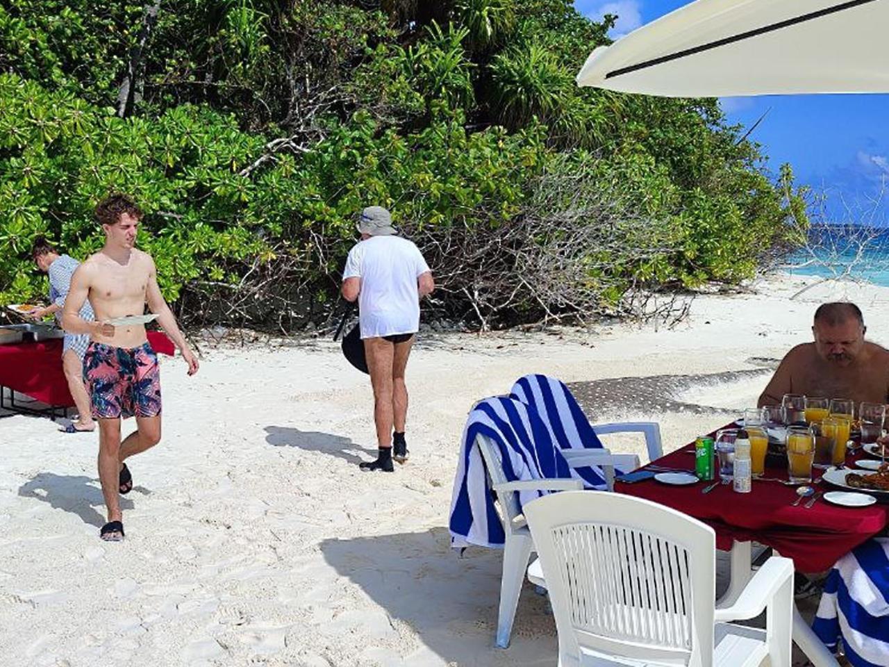Rindali - The Speedboat From Male To The Hotel Departs At 1130 Every Monday Thursday And Saturday And From The Hotel To Male At 0630 And Five Domestic Flights Are Available Every Day Olhuveli  Exterior photo