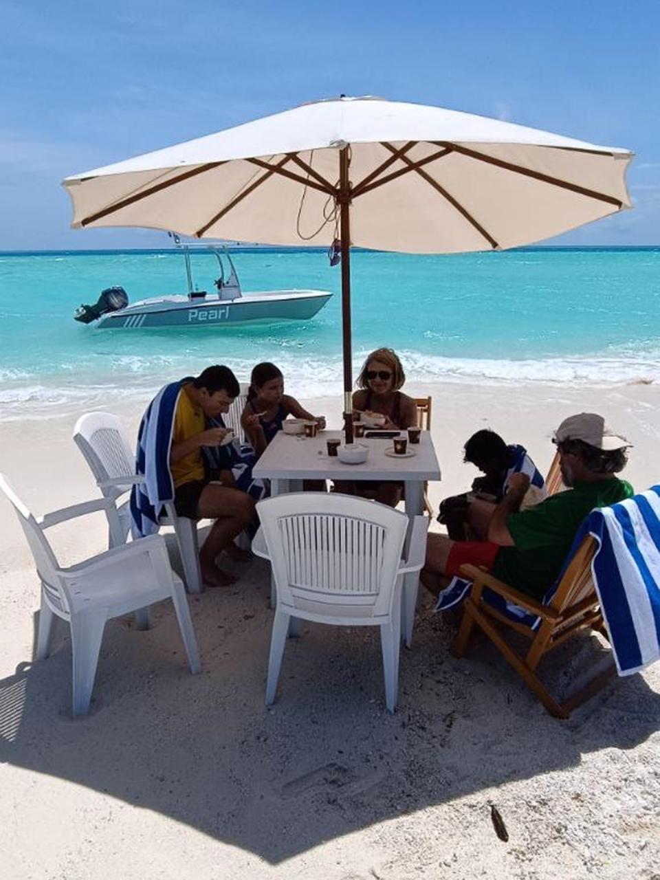 Rindali - The Speedboat From Male To The Hotel Departs At 1130 Every Monday Thursday And Saturday And From The Hotel To Male At 0630 And Five Domestic Flights Are Available Every Day Olhuveli  Exterior photo